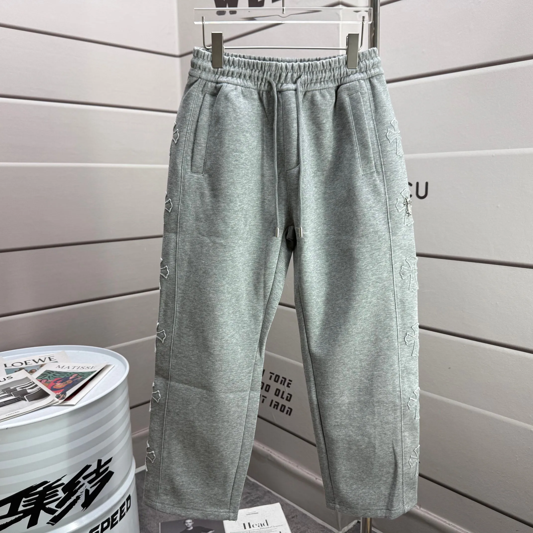 P310 Chrome Hearts* 2꯭0꯭2꯭5 new autumn pants, embroidered casual simple sweatpants, same style for men and women, Chrome Hearts. The fabric is made of 380g high-density double-sided Chinese custom fabric. It does not deform or shrink. The three-dimensional drape is amazing. Color: Black Gray Size: M-XXXL